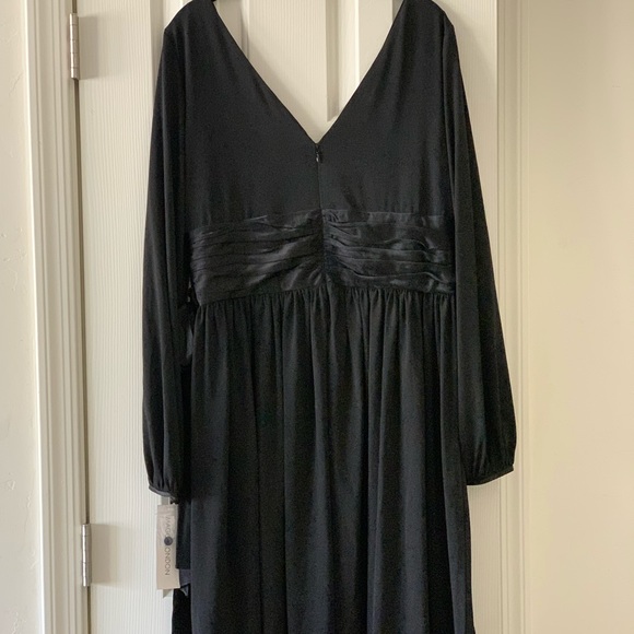 Gorgeous semi-formal dress- perfect for an evening out, cocktail or formal event - Picture 2 of 4